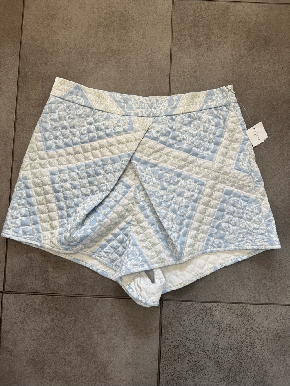 NWT En Saison Quilted Scarf Print Wrap Shorts - Size small
